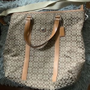 Coach Signature Large Canvas Tote Bag w/Crossbody Strap. Very Nice Condition